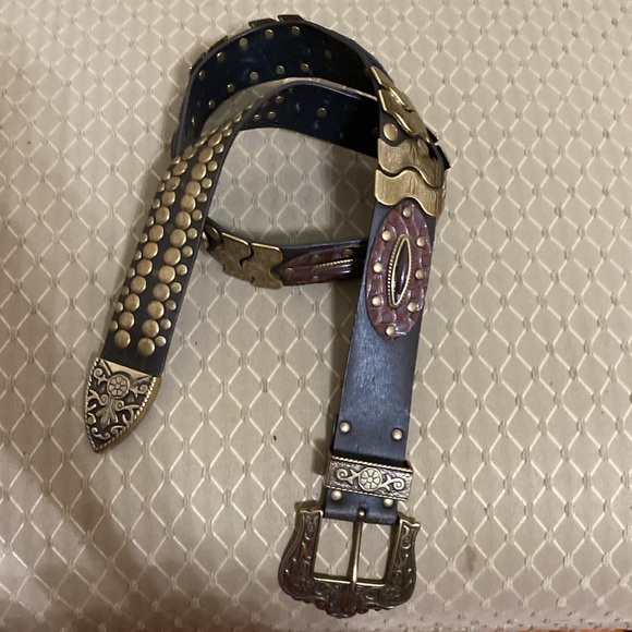 Non branded belt. Black and bronze lots of detail ✨✨✨✨ - Picture 4 of 5